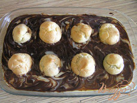 Фото приготовление рецепта: Ореховые пирожные с профитролями шаг №9