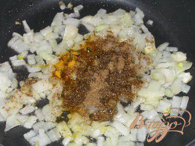 Фото приготовление рецепта: Самоса с картофелем и зеленым горошком шаг №6
