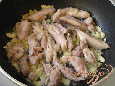 Фото приготовление рецепта: Соте из курицы с овощами и мятой шаг №2