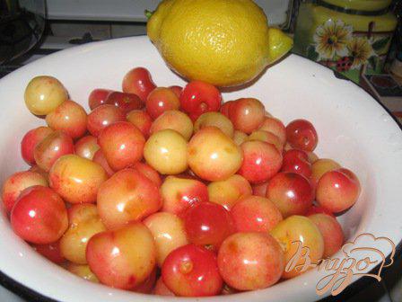 Фото приготовление рецепта: Варенье из черешни с лимоном «Янтарь» шаг №1