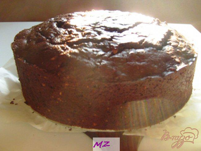 Фото приготовление рецепта: Шоколадный торт с черносливом и миндалем шаг №6