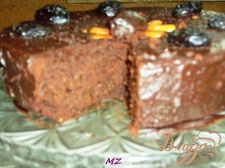 Фото приготовление рецепта: Шоколадный торт с черносливом и миндалем шаг №8
