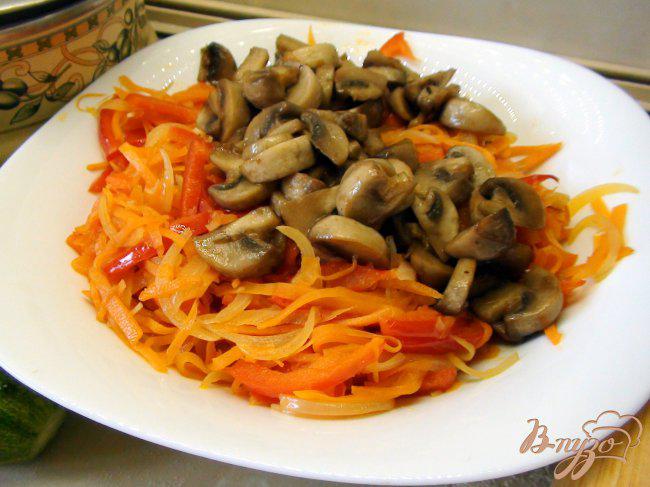 Фото приготовление рецепта: Фунцоза с овощами и тунцом. шаг №3