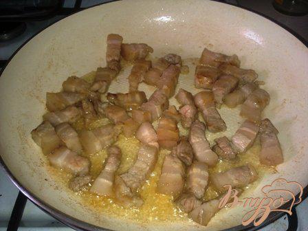 Фото приготовление рецепта: Бабка с колбасой по-домашнему шаг №2