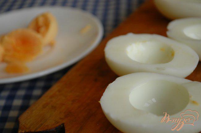 Фото приготовление рецепта: Закусочные яйца шаг №2