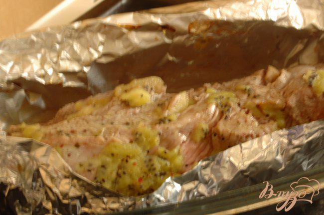 Фото приготовление рецепта: Мясо, запеченное с киви шаг №4