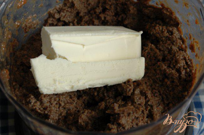Фото приготовление рецепта: Печеночный паштет с черносливом и вяленой вишней шаг №4