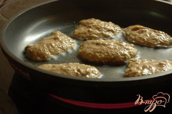 Фото приготовление рецепта: Закусочные печеночные оладьи шаг №5