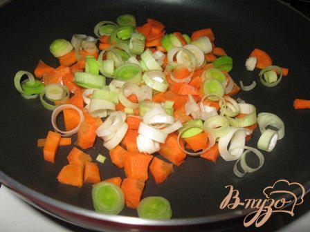 Фото приготовление рецепта: Суп с куриными кнелями и брокколи шаг №3