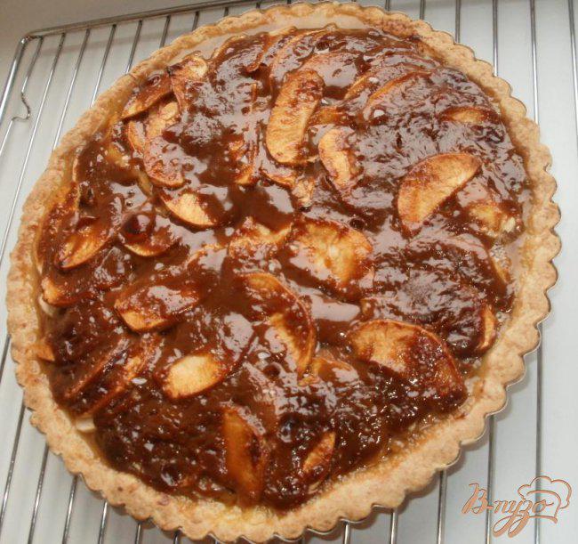 Фото приготовление рецепта: Яблочный пирог с вареным сгущенным молоком шаг №6
