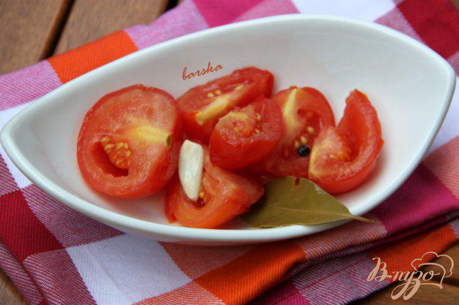 Фото приготовление рецепта: Летние квашеные помидоры шаг №3