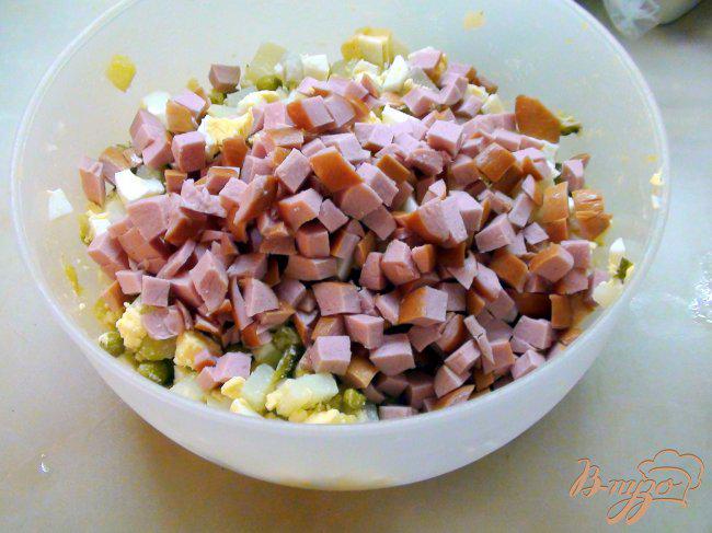 Фото приготовление рецепта: Салат картофельный, с копчёными сосисками. шаг №2