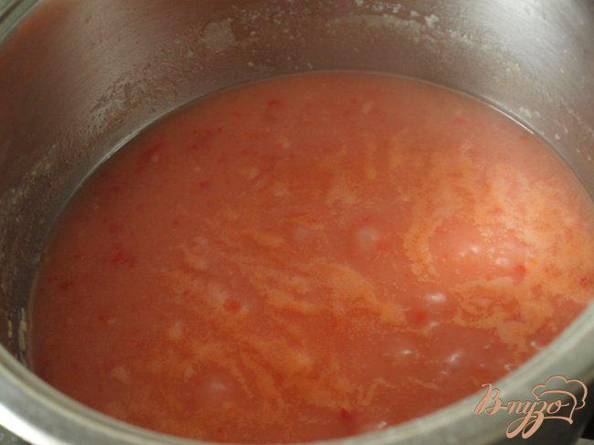 Фото приготовление рецепта: Томатный суп с лапшой и ветчиной шаг №1