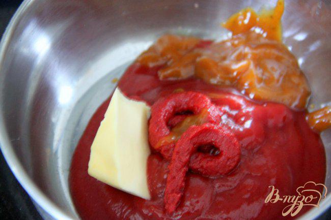 Фото приготовление рецепта: Куриные кусочки в пикантном томатном соусе шаг №3