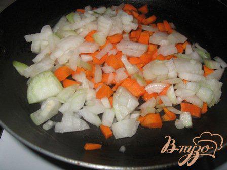 Фото приготовление рецепта: Суп с сырными клецками и овощами шаг №2