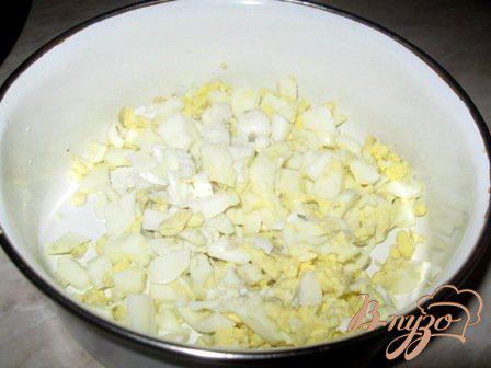 Фото приготовление рецепта: Салат с баклажанами и зеленым горошком «Ирина» шаг №2