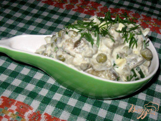 Фото приготовление рецепта: Салат с баклажанами и зеленым горошком «Ирина» шаг №6