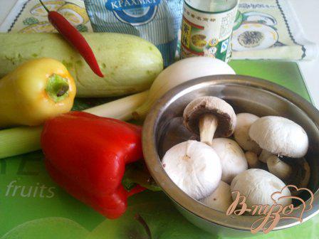 Фото приготовление рецепта: Овощи и грибы в Воке шаг №1