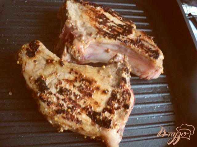 Фото приготовление рецепта: Свиной стейк на гриле. шаг №2