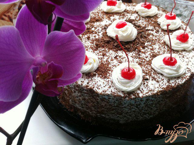 Фото приготовление рецепта: Шварцвальдский вишневый торт («Черный лес») шаг №18