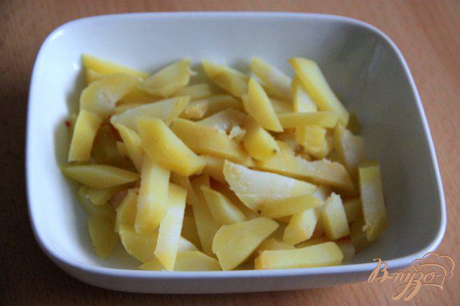 Фото приготовление рецепта: Салат из картофеля, сельди  и яблока шаг №1
