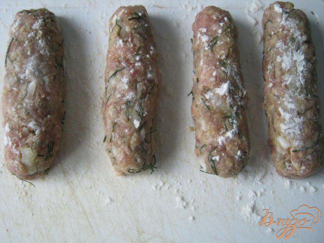 Фото приготовление рецепта: Брабантские хлебцы с домашними колбасками или Brabantse worstenbroodjes шаг №3