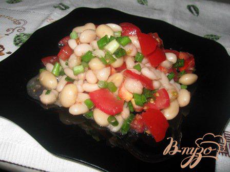 Фото приготовление рецепта: Салат из помидор с фасолью шаг №4
