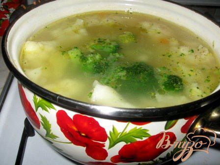 Фото приготовление рецепта: Сырный суп с цветной капустой и брокколи шаг №5
