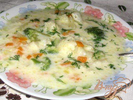 Фото приготовление рецепта: Сырный суп с цветной капустой и брокколи шаг №8