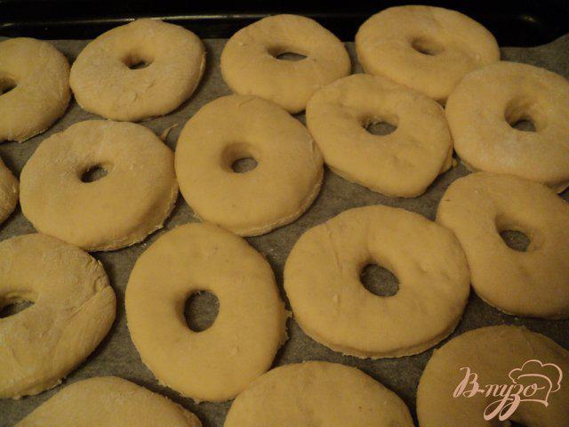 Фото приготовление рецепта: Донатс ( Donuts ) – американские пончики шаг №4