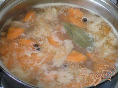 Фото приготовление рецепта: Овощной суп с лососем шаг №5