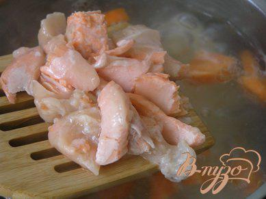 Фото приготовление рецепта: Овощной суп с лососем шаг №4