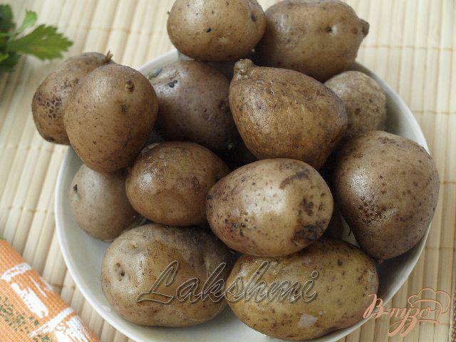 Фото приготовление рецепта: Постный картофельный салат с оливками шаг №1