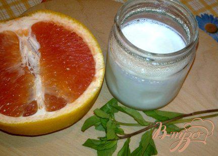 Фото приготовление рецепта: Йогуртовый коктейль с грейпфрутом шаг №1