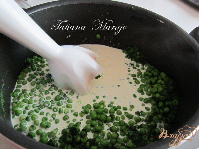 Фото приготовление рецепта: Горохово-шпинатный суп пюре со сливками и беконом шаг №2