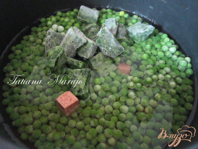 Фото приготовление рецепта: Горохово-шпинатный суп пюре со сливками и беконом шаг №1