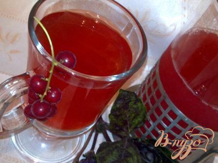 Фото приготовление рецепта: Ягодный напиток с базиликом и мятой шаг №6
