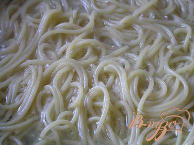 Фото приготовление рецепта: Спагетти с цуккини и черри шаг №2