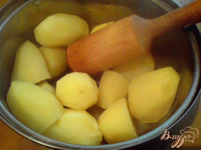 Фото приготовление рецепта: Картофельные ватрушки с грибами шаг №2