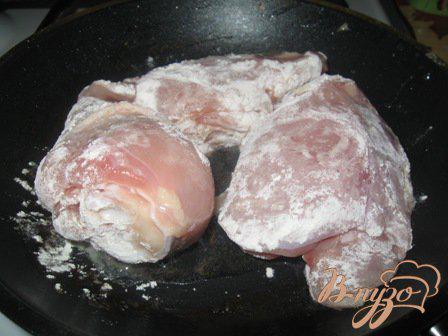 Фото приготовление рецепта: Курица в соусе из сметаны и шпината шаг №1