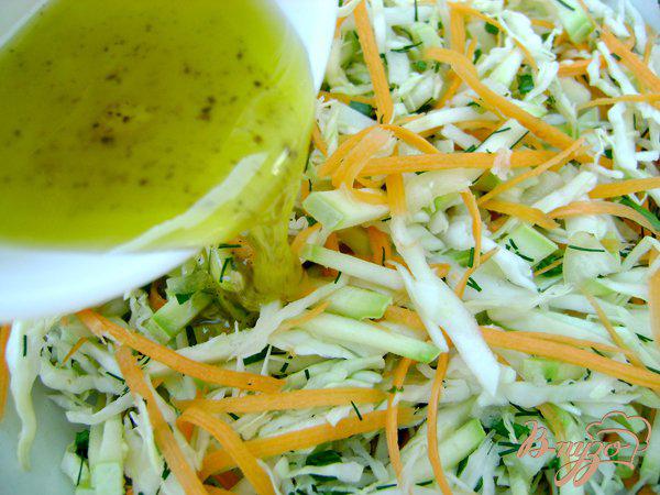 Фото приготовление рецепта: Овощной салат со свежим кабачком шаг №3
