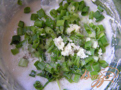 Фото приготовление рецепта: Лепешка с зеленым луком шаг №3