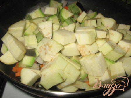 Фото приготовление рецепта: Фрикадельки в овощном рагу. шаг №2