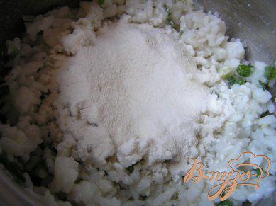 Фото приготовление рецепта: Рисовые котлеты с зеленью шаг №2