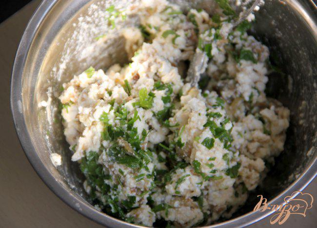 Фото приготовление рецепта: Сырники с баклажанами и зеленью шаг №4