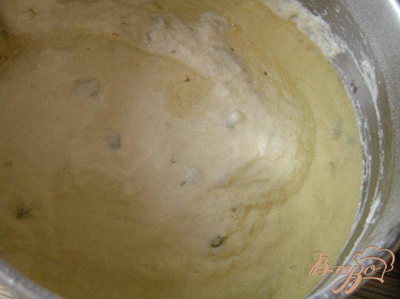 Фото приготовление рецепта: Закусочные кексы с каперсами шаг №3