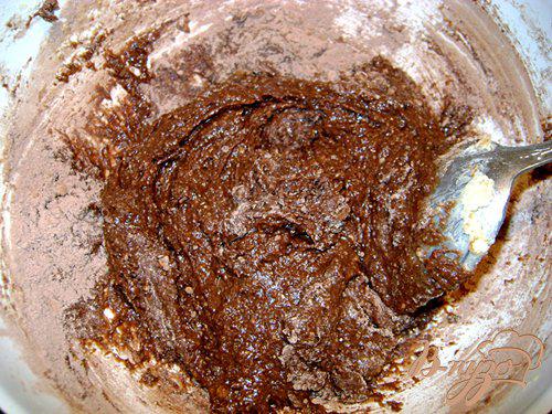Фото приготовление рецепта: Шоколадное печенье «с трещинками» шаг №2