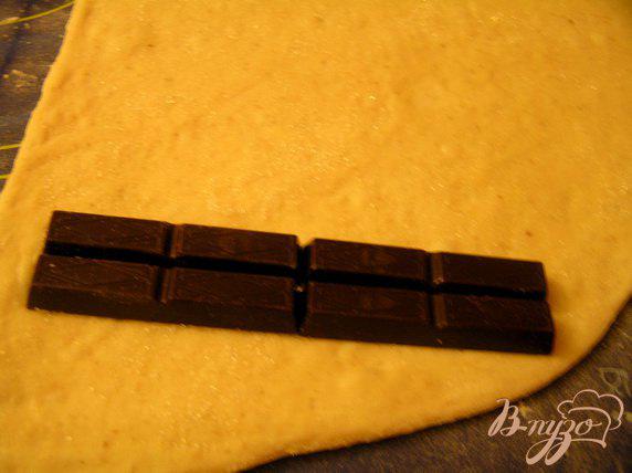Фото приготовление рецепта: Десертный батон с шоколадом шаг №2