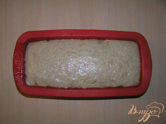 Фото приготовление рецепта: Домашний хлеб с тыквенными семечками шаг №3