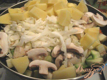 Фото приготовление рецепта: Овощное рагу  в сливочном соусе шаг №5